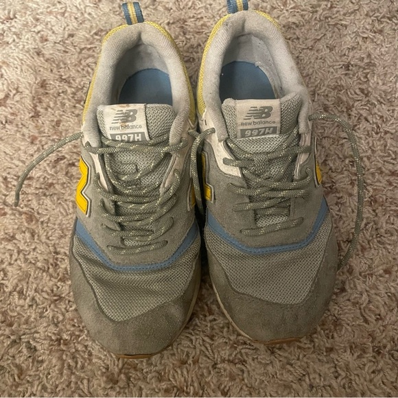 New Balance Gray and Yellow Athletic Shoes size 8 - Picture 2 of 6